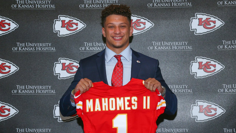 Patrick Mahomes y el traspaso que llevó al heredero de Tom Brady a Kansas City Chiefs: ¡Buffalo Bills renunció a su elección en el NFL Draft 2017!