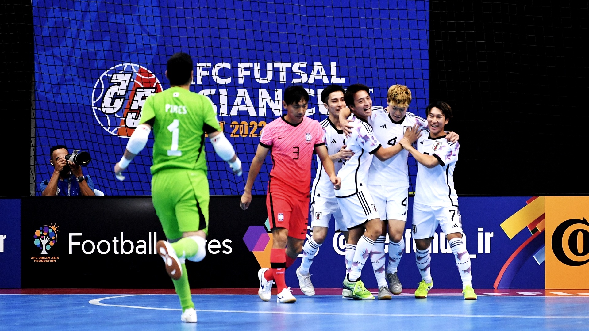 動画 崖っぷちで迎える日韓戦 代表初ゴール2人を含む6発で日本が快勝 Afcフットサルアジア選手権 Dazn News 日本