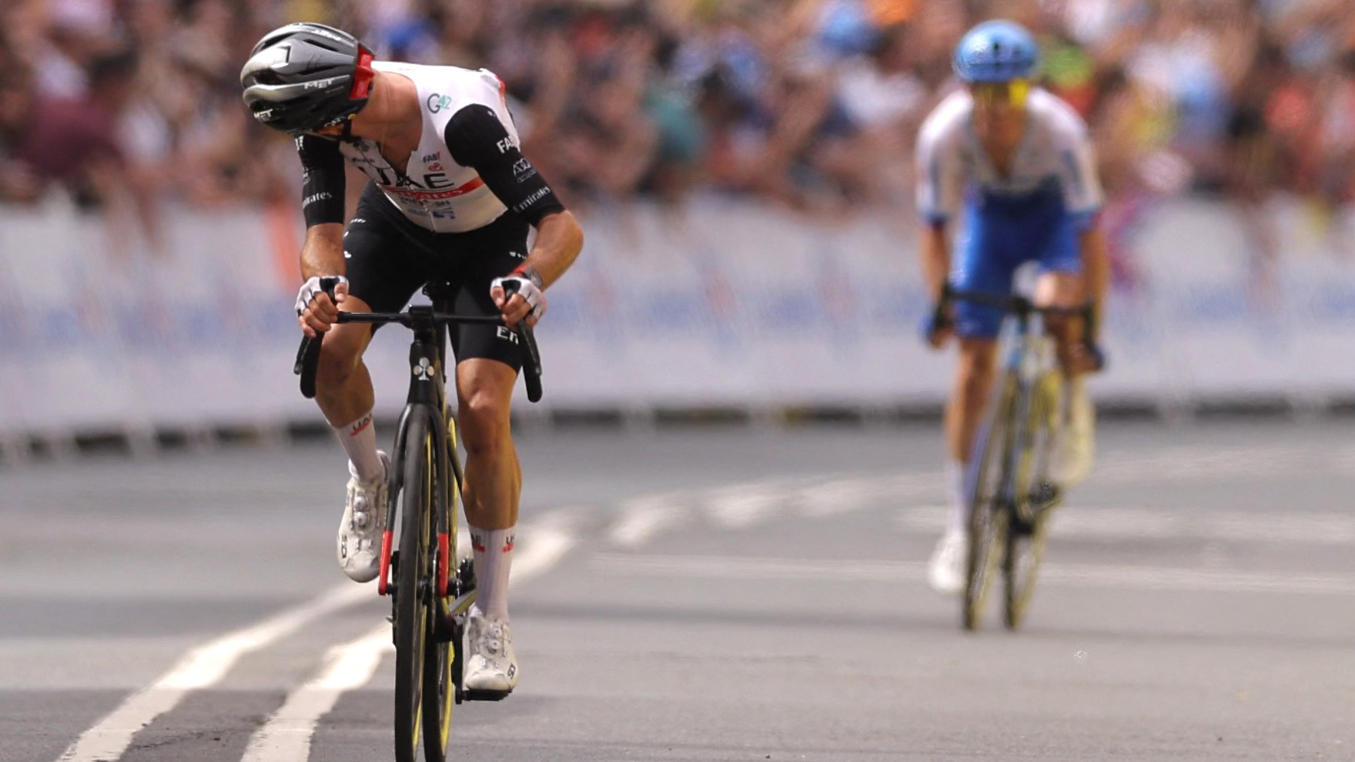 Adam Yates vince la prima tappa del Tour de France 2023 a Bilbao