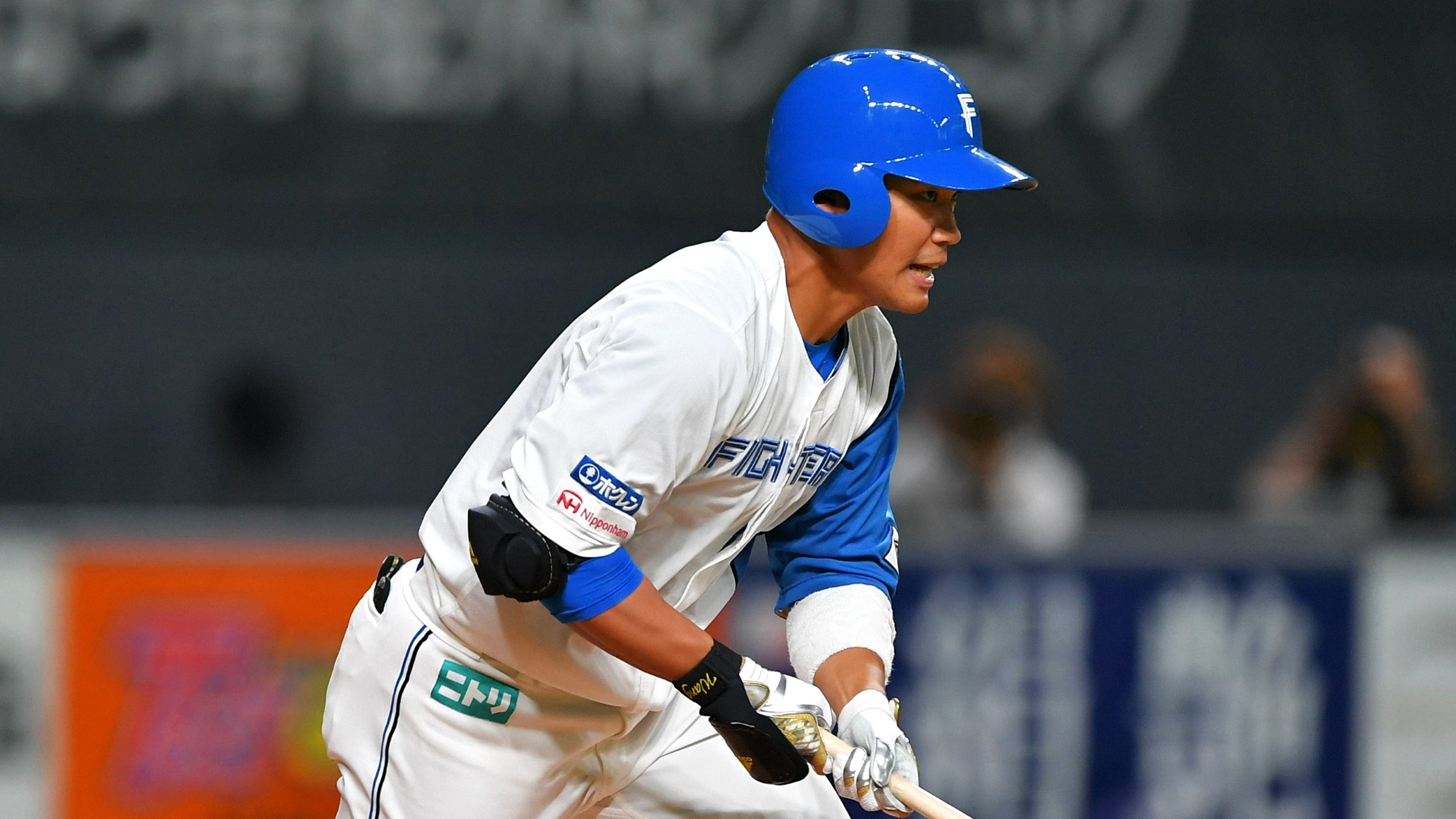 日本ハムが育成契約の王柏融を支配下登録、背番号は「99」｜プロ野球 