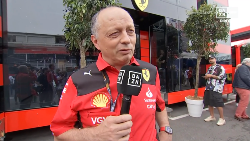 Fred Vasseur defiende en DAZN que hay igualdad entre Sainz y Leclerc: "Confía en mí. No se trata de Charles o Carlos, se trata de Ferrari"