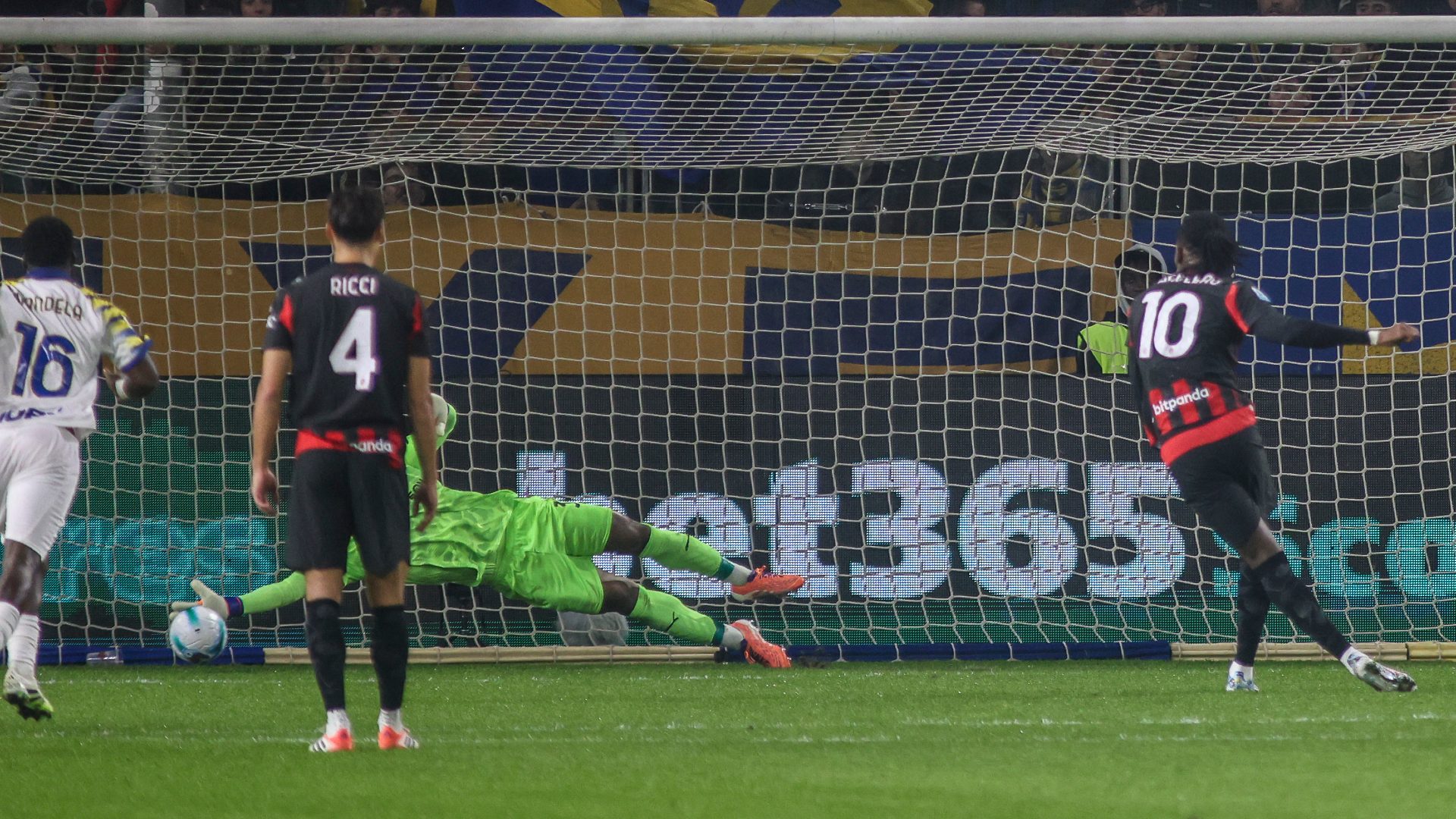 2025-11-08-milan-rafael-leao-