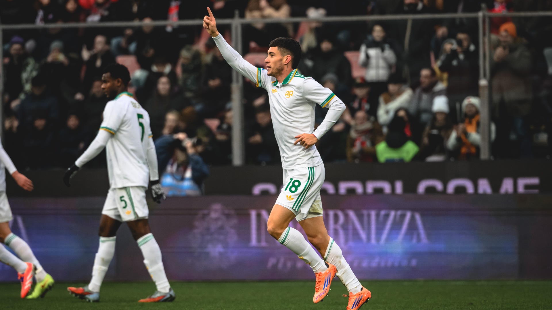 ローマが11年ぶり単独首位浮上！今季のセリエAのサプライズを伊解説陣