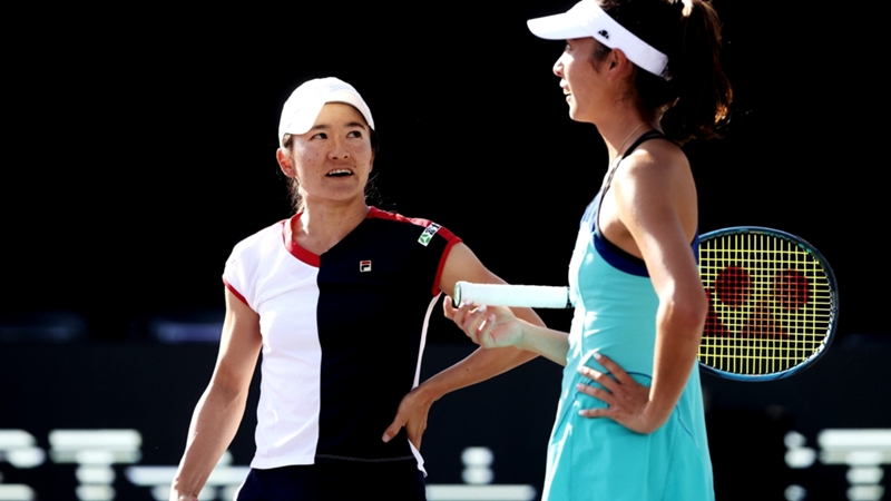 青山修子、柴原瑛菜ペアが予選2連勝で決勝トーナメント進出に前進｜WTAファイナルズ｜テニス