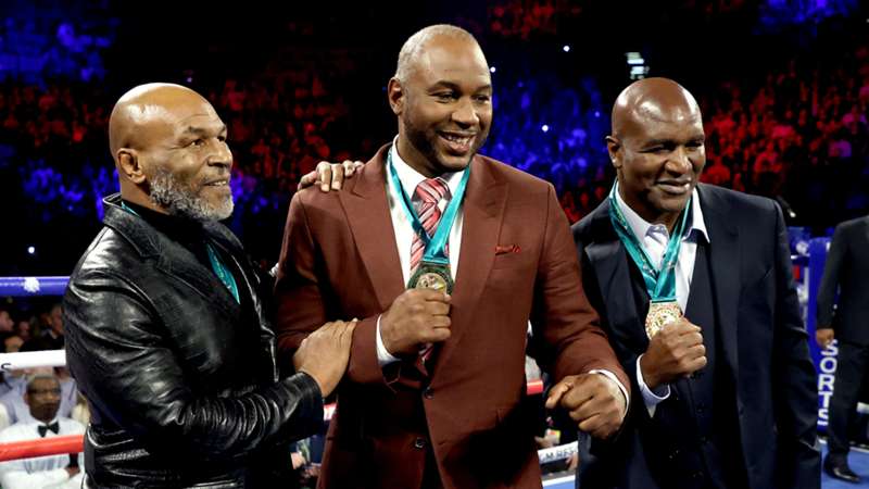 Lennox Lewis confirma las conversaciones de exhibición de Mike Tyson