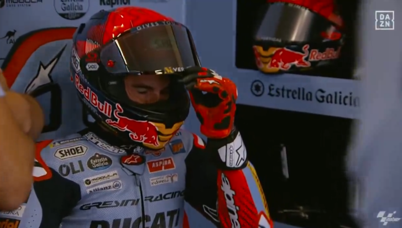 DAZN capta en 'Código MotoGP' el momento en el que Marc Márquez se entera de su sanción en el GP de Holanda: "¿8 segundos, no? ¿16 segundos?"