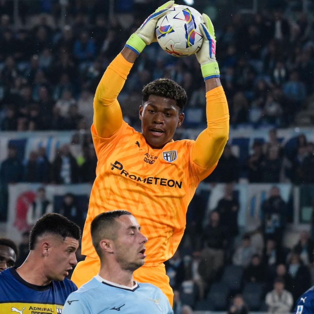 パルマGK鈴木彩艶のミリ単位のロングボールや驚きの反応＆飛び出しを伊