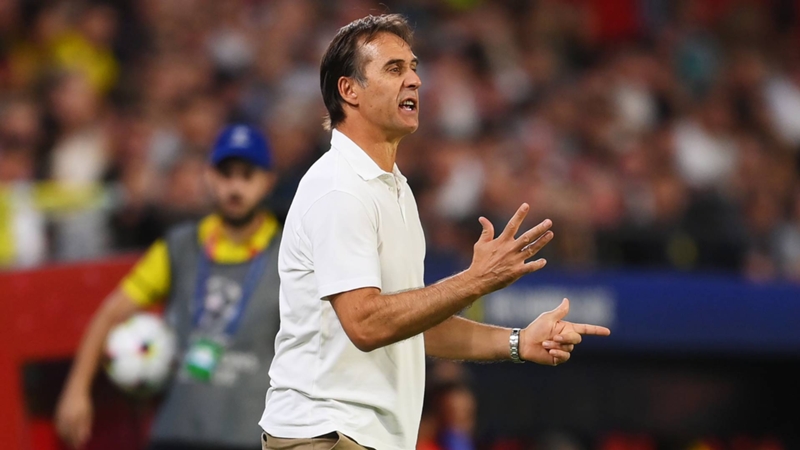 Former West Ham striker explains why new manager Julen Lopetegui is under pressure