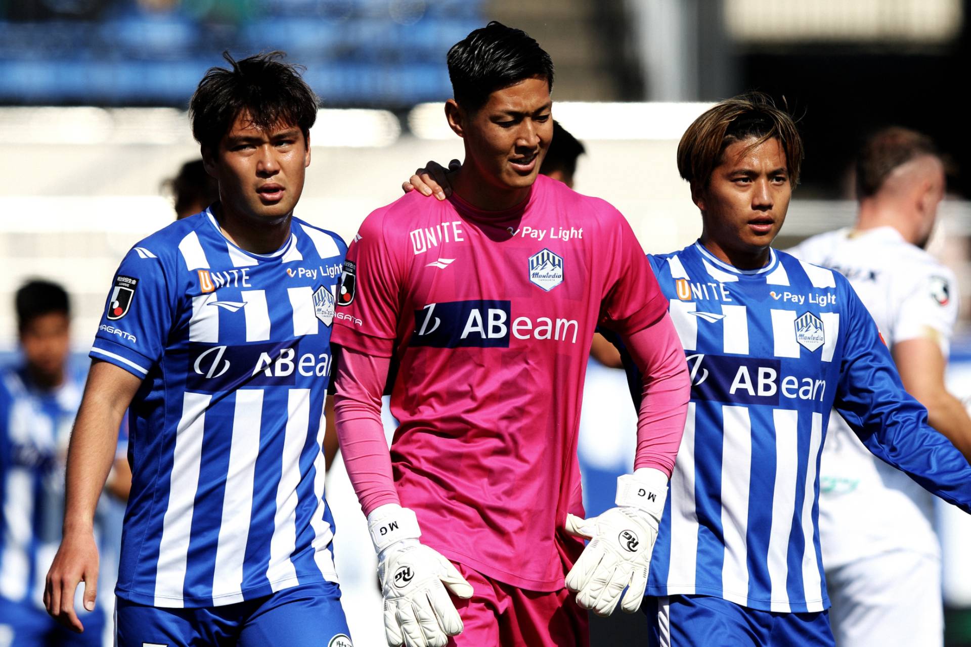 レッドカードはルール上間違い バックパスを手で処理したgkへのレッドカードは懲戒の罰則にならず再試合が決定 Jリーグジャッジリプレイ Dazn News 日本