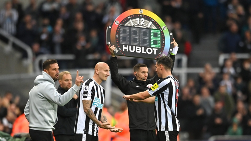 Il Newcastle ha fatto 6 sostituzioni: ecco perché