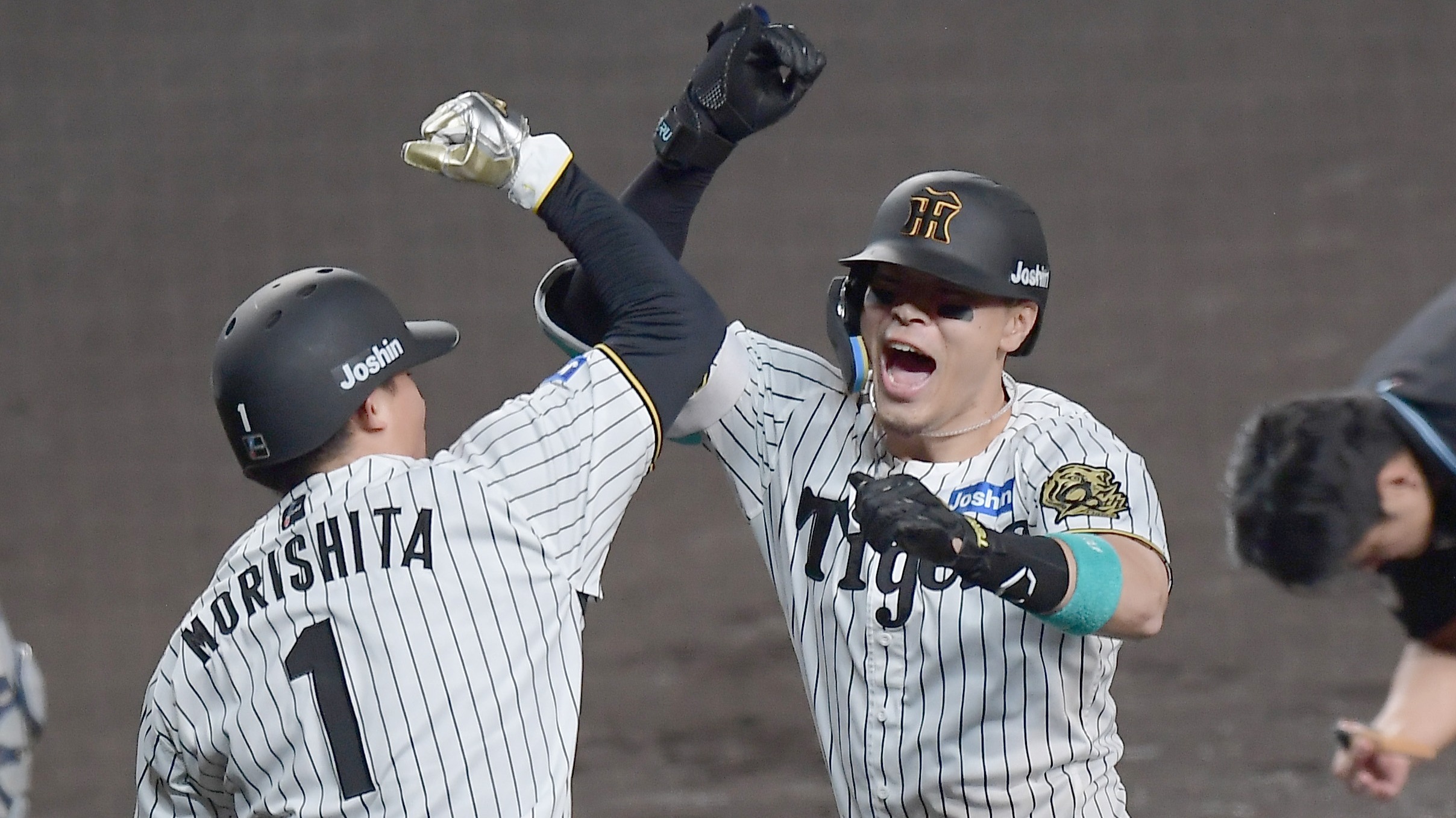 阪神が3連勝で日本シリーズ進出決定！佐藤輝明の3ラン＆髙橋遥人が快投