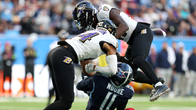 El terrible golpe por el que Kyle Hamilton, safety de los Baltimore Ravens, fue expulsado del encuentro ante los Tennessee Titans