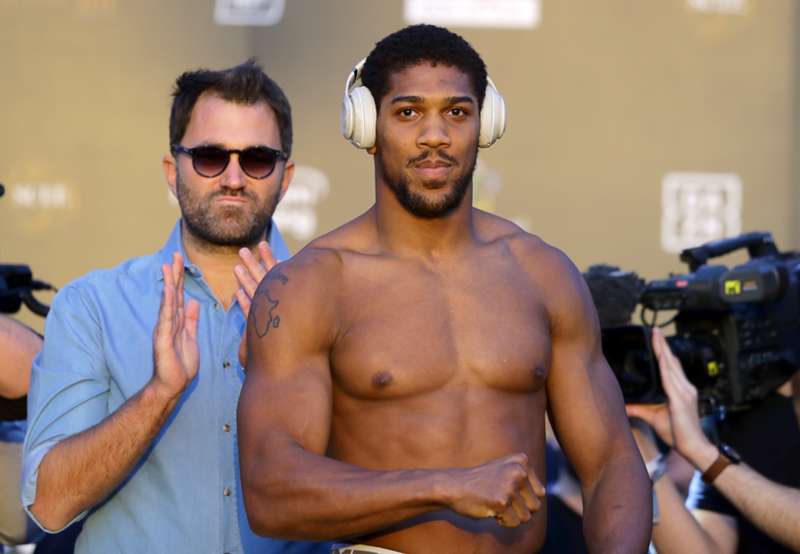 Anthony Joshua podría "muy posiblemente" cambiar de entrenador, adelantó Hearn