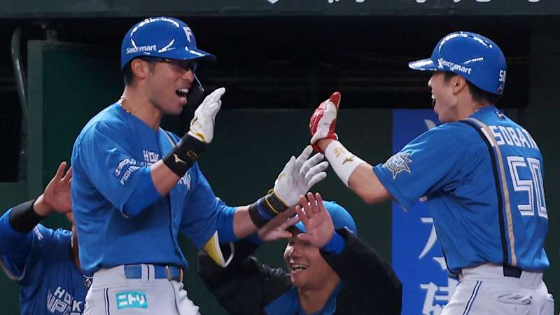 【動画】 日本ハム五十幡亮汰の喜び爆発ガッツポーズは様になる　早くも両リーグ唯一の2桁盗塁に到達 ｜ プロ野球