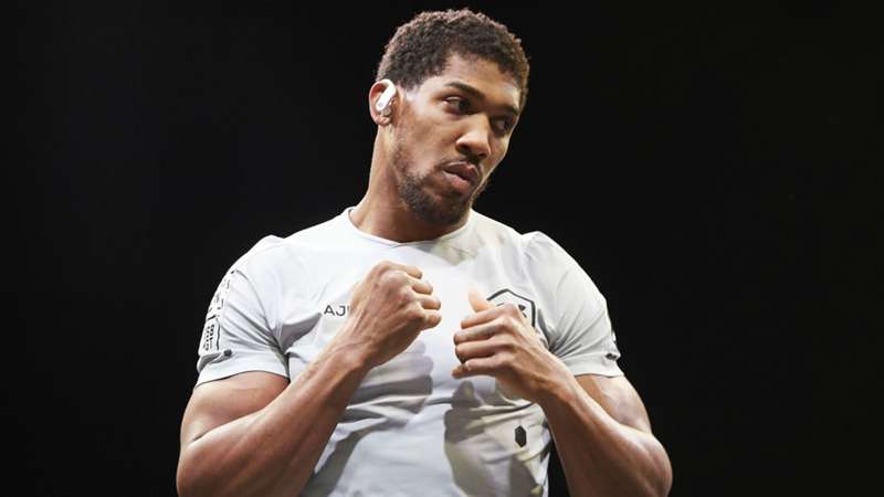 Anthony Joshua se entrena con Anthony Wilson en Dubai