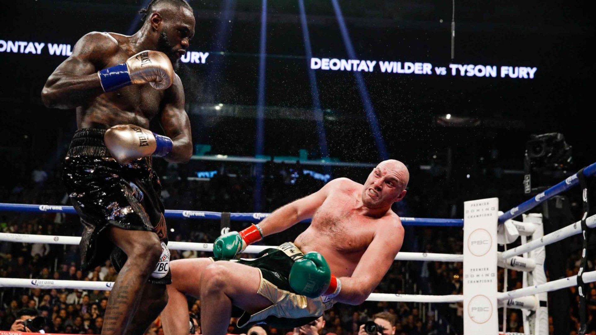 Wilder-Fury-1-Knockdown-Esther-Lin-Showtime-ftr