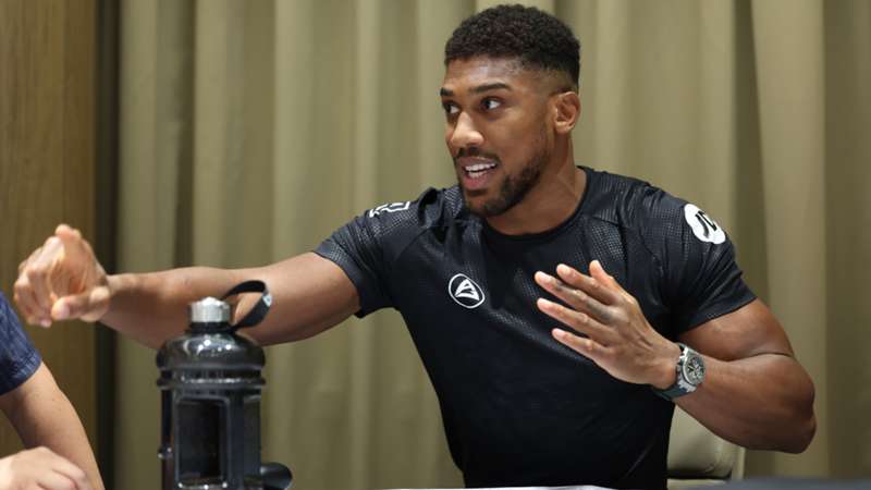 Darren Barker predicts difficult night for Anthony Joshua in Oleksandr Usyk rematch