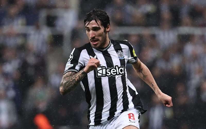 El Newcastle mueve ficha en Arabia para reemplazar Sandro Tonali por el caso de las apuestas: ¡este sería su sustituto!