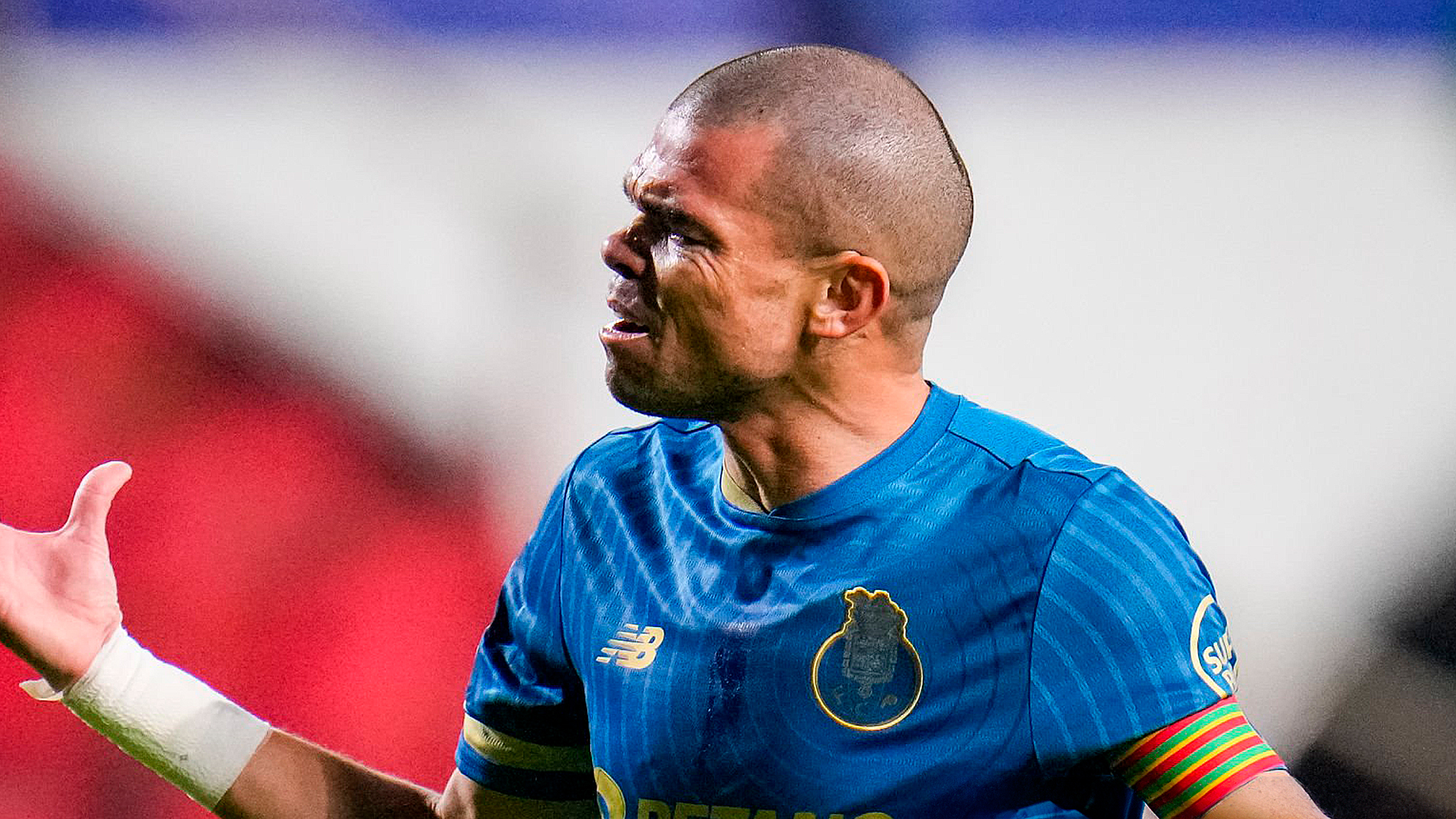 Pepe se torna o jogador mais velho a marcar na Champions e único