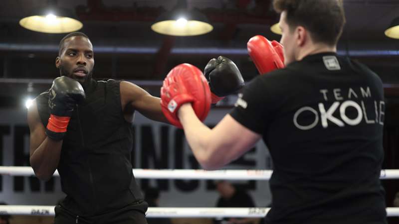 La madre de Lawrence Okolie no lo dejaría pelear  contra Anthony Joshua