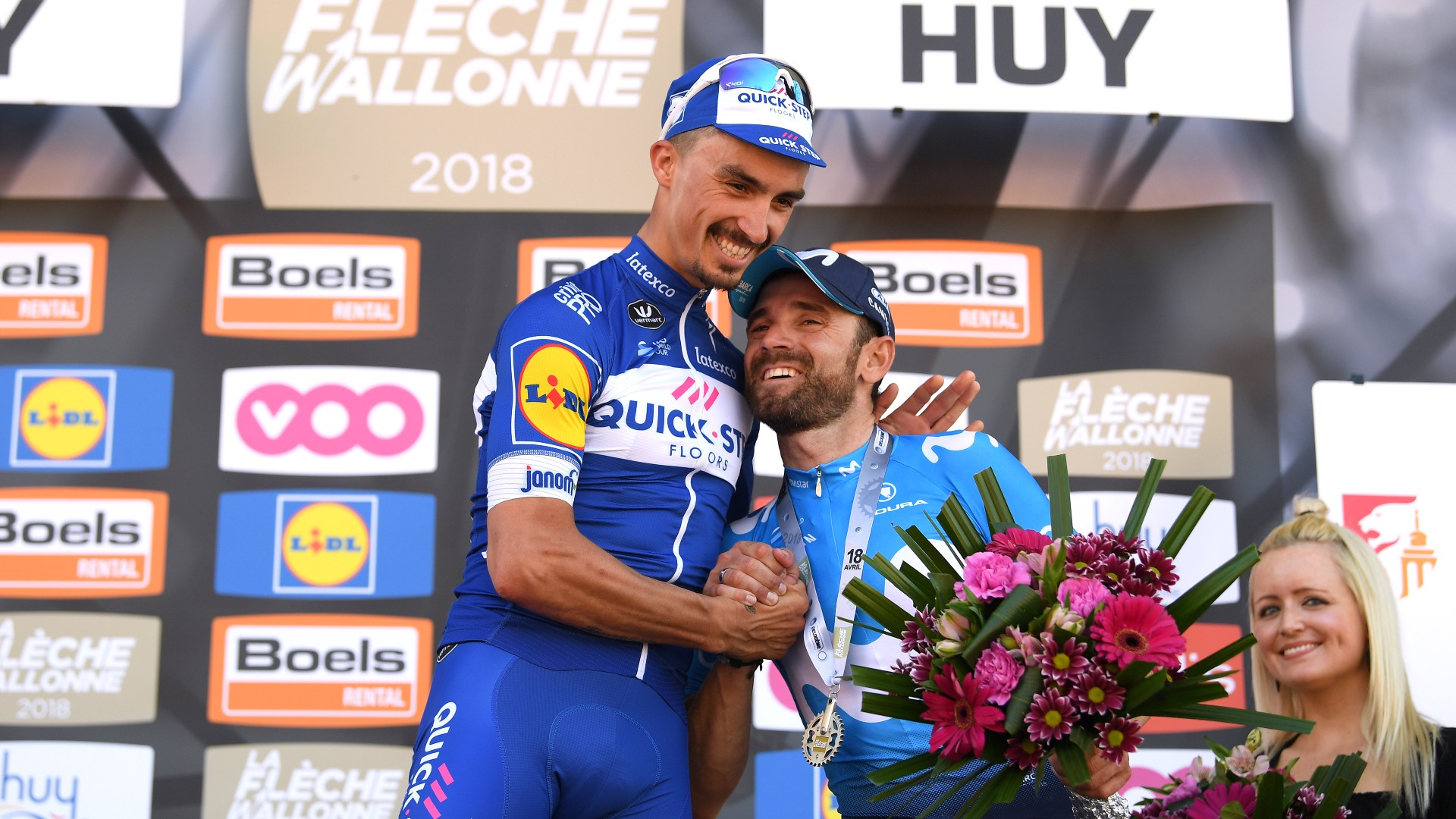 Julian Alaphilippe e Alejandro Valverde sul podio della Freccia-Vallone 2018