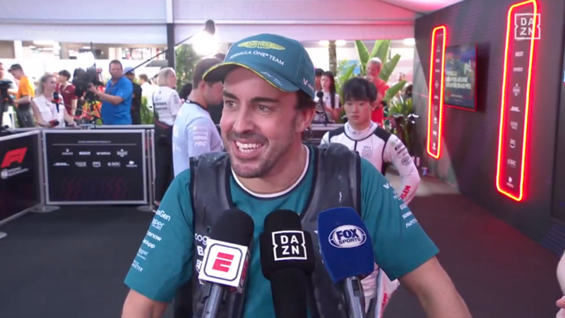 Fernando Alonso, sorprendido consigo mismo tras su magistral clasificación en el GP de Singapur: "Repetimos esta crono 200 veces y no acabo séptimo en 199"