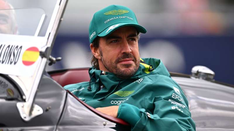 Fernando Alonso explica cómo funciona su relación con el monoplaza de Aston Martin en F1: "Me siento conectado al coche"