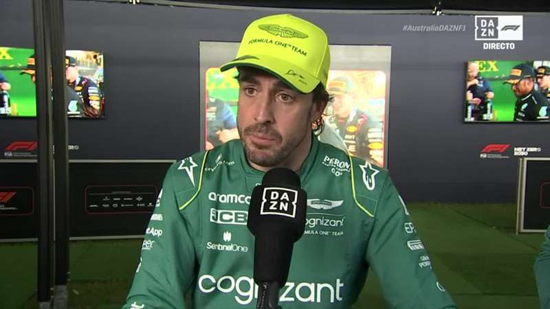 Fernando Alonso saca la cara por Carlos Sainz: "La penalización es dura, cuando tienes las ruedas frías no vas a chocar contra nadie"