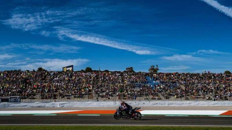 ¿Cuántos litros de gasolina entran en un depósito de MotoGP?