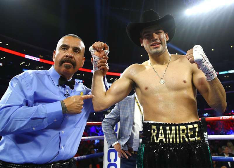 Zurdo Ramírez va por el 50-0 de Mayweather