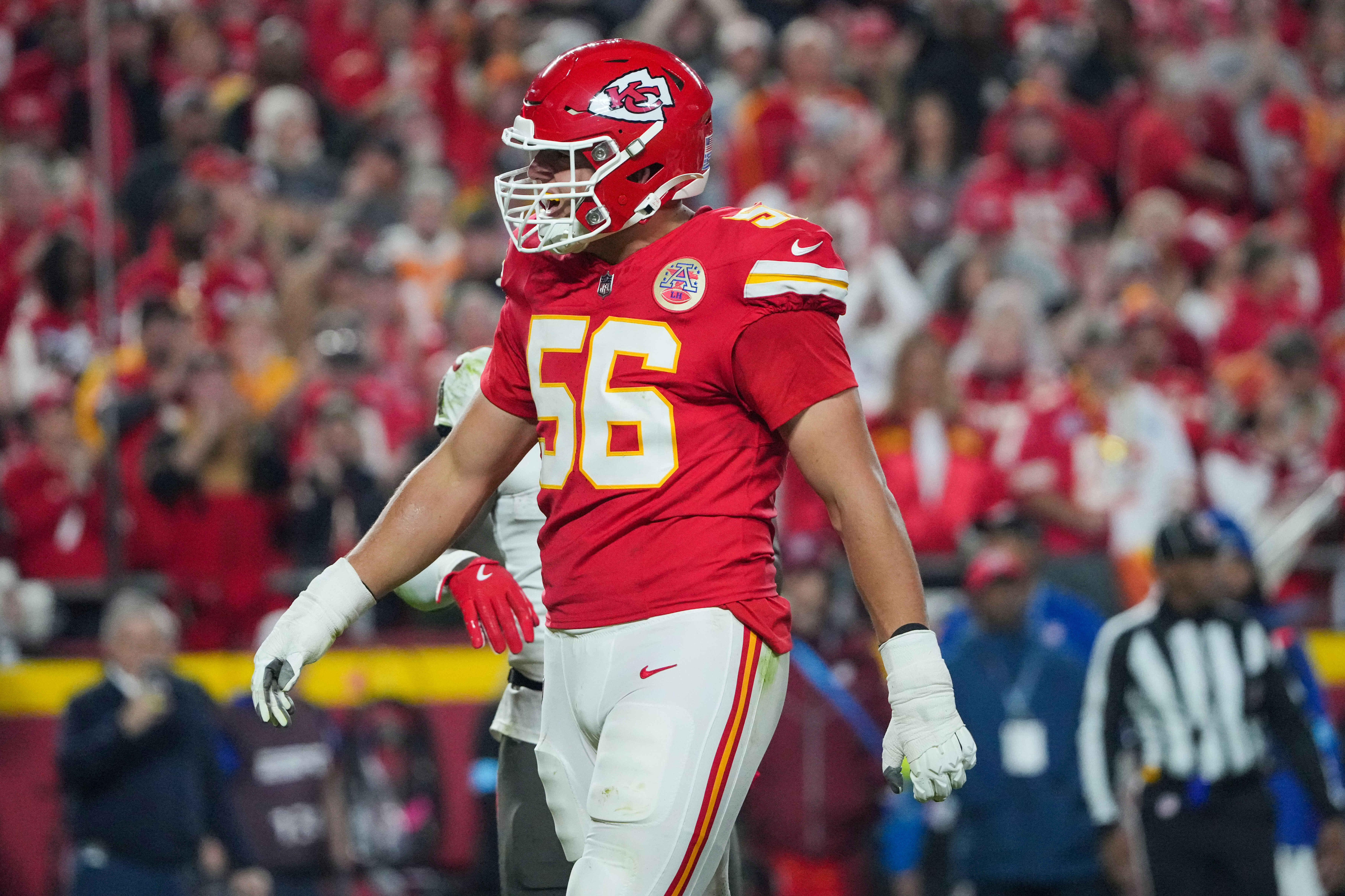 NFL: Kansas City Chiefs verlängern mit Edge Rusher Karlaftis | DAZN News AT