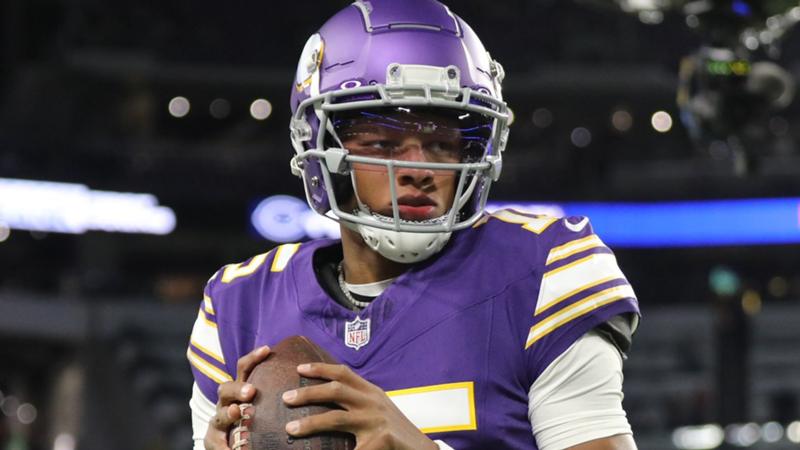 Joshua Dobbs sufre con los Minnesota Vikings y pasa de héroe a villano