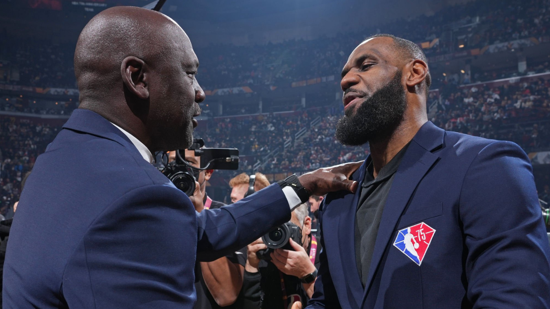 Dwyane Wade responde al debate 'LeBron James - Michael Jordan' sobre quién  es el mejor jugador de baloncesto de todos los tiempos | DAZN News MX