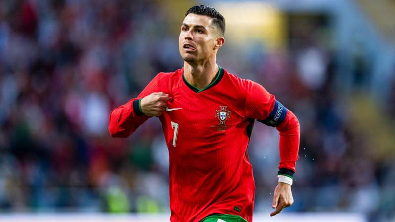 Former England striker reveals his admiration for Cristiano Ronaldo