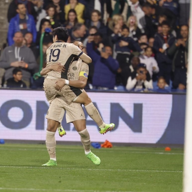 Ligue 1: PSG vence Montpellier com golos de Vitinha e Nuno Mendes