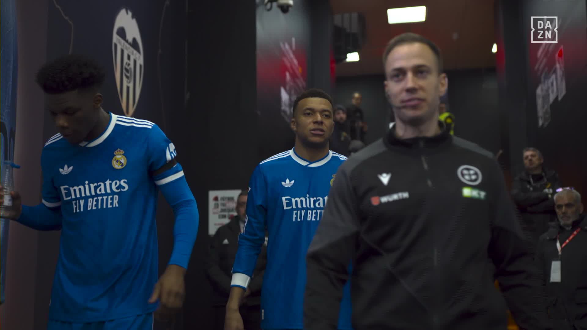 Kylian Mbappé y su conversación con el cuarto árbitro del Valencia vs Real Madrid: "Tú me dices de hablar dentro, estoy dentro y tú no me hablas" | DAZN News ES