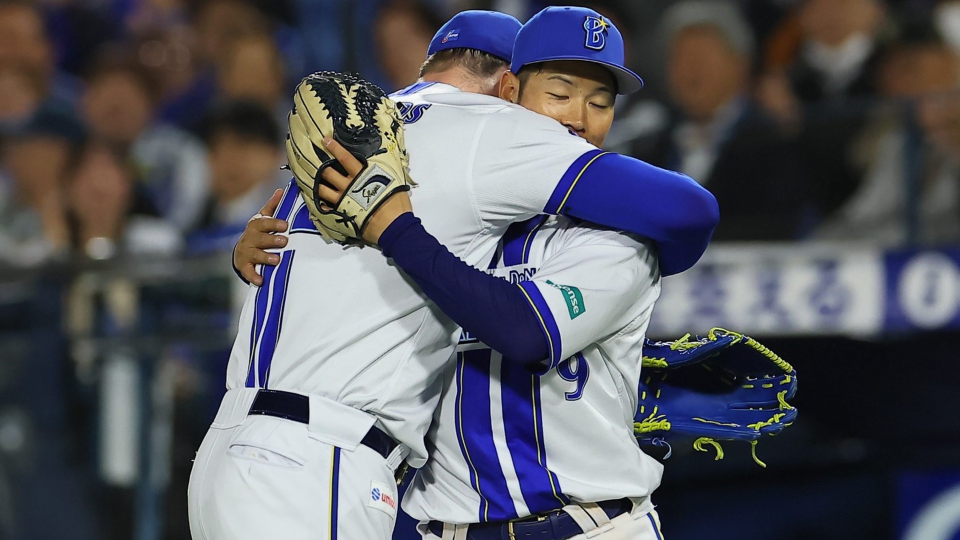 DeNA・京田陽太が空を飛んだ 満塁のピンチで見せた超美技に大歓声から