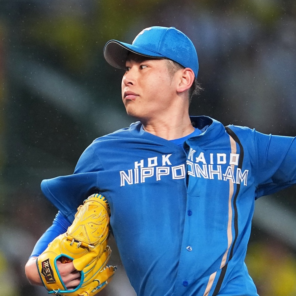 横浜FCがFW室井彗佑＆MF小倉陽太と契約更新！ クラブは今季1年でのJ1