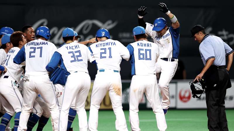 【動画】「誕生日を自ら祝うスタイル」「鳥肌や」北海道日本ハムファイターズ近藤健介の逆転サヨナラ3ランに祝福の声 | プロ野球