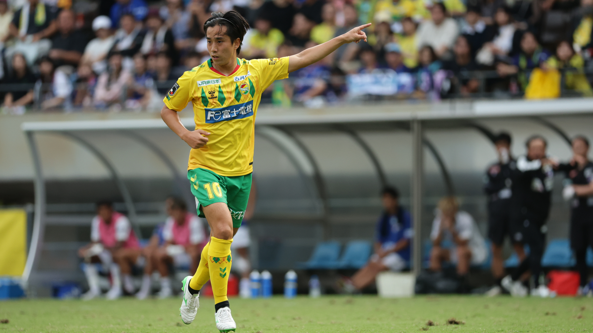 移籍情報】横浜FC、千葉の10番・MF横山暁之が完全移籍での加入を発表
