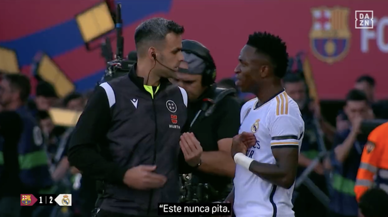 Vinicius y su reclamación al cuarto árbitro en El Clásico sobre la actuación de Gil Manzano: "Siempre que nos pita, no pita faltas para mí"