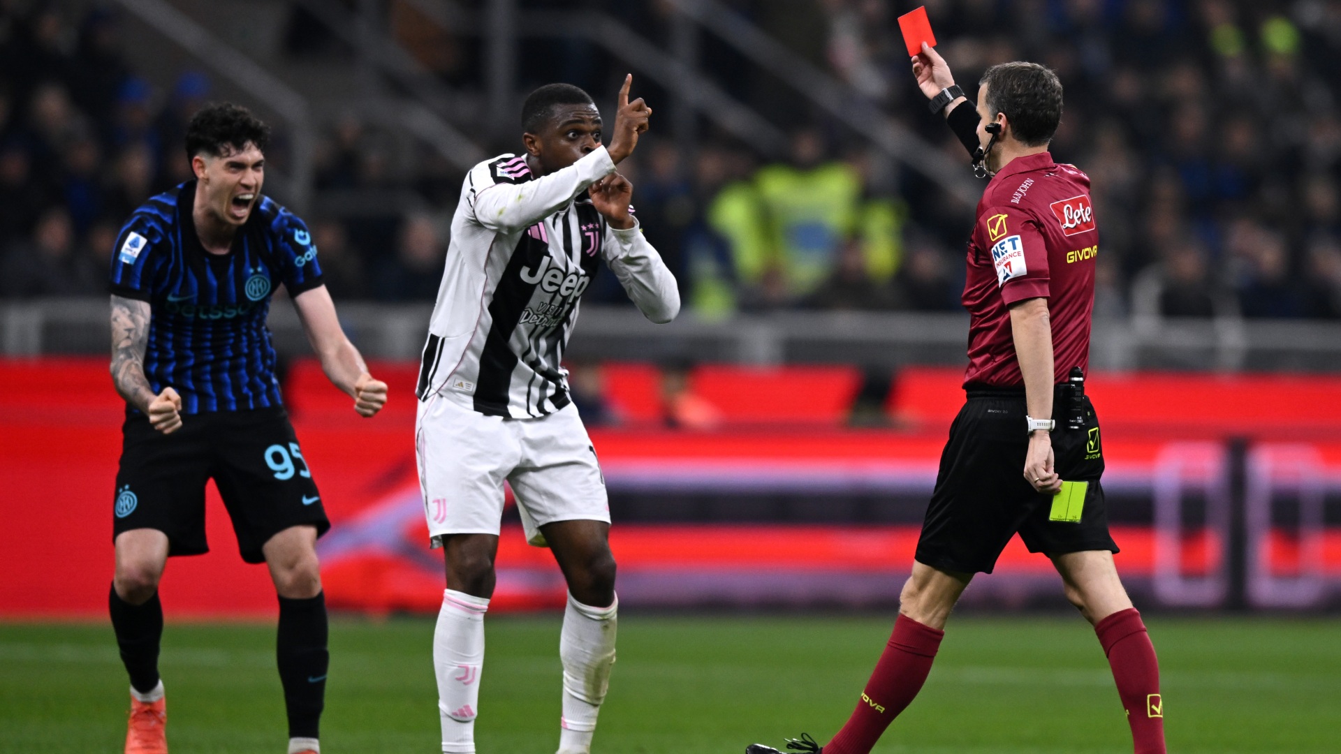 トッティがローマで復調するディバラを絶賛「フェノメノ。他の選手を