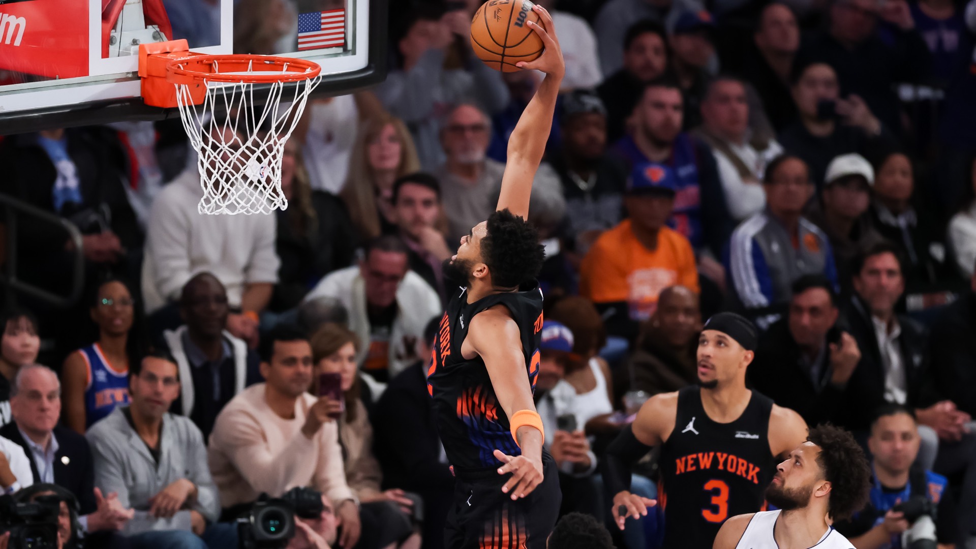 Knicks finally get first win of season by taking down Pistons
