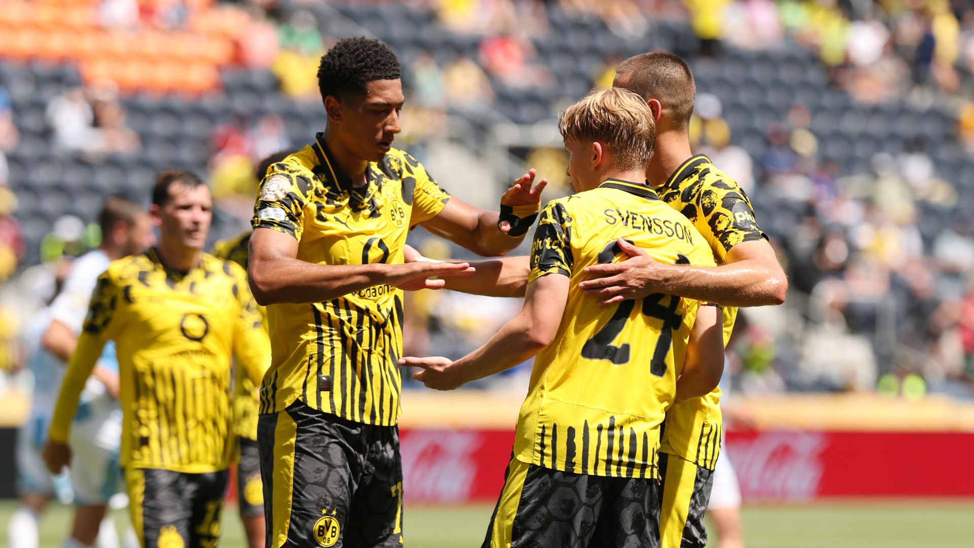 BundesligaTVRechte Was kosten zukünftig die Abos von Sky und DAZN