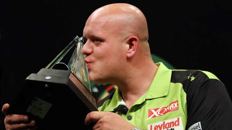 Phil Taylor or Michael Van Gerwen? Rob Cross offers his thoughts on the legendary figures of darts