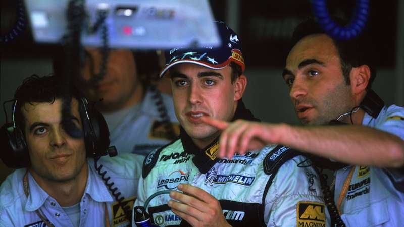 2001, el año que lo cambió todo: así fue el debut de Fernando Alonso en la F1 con Minardi