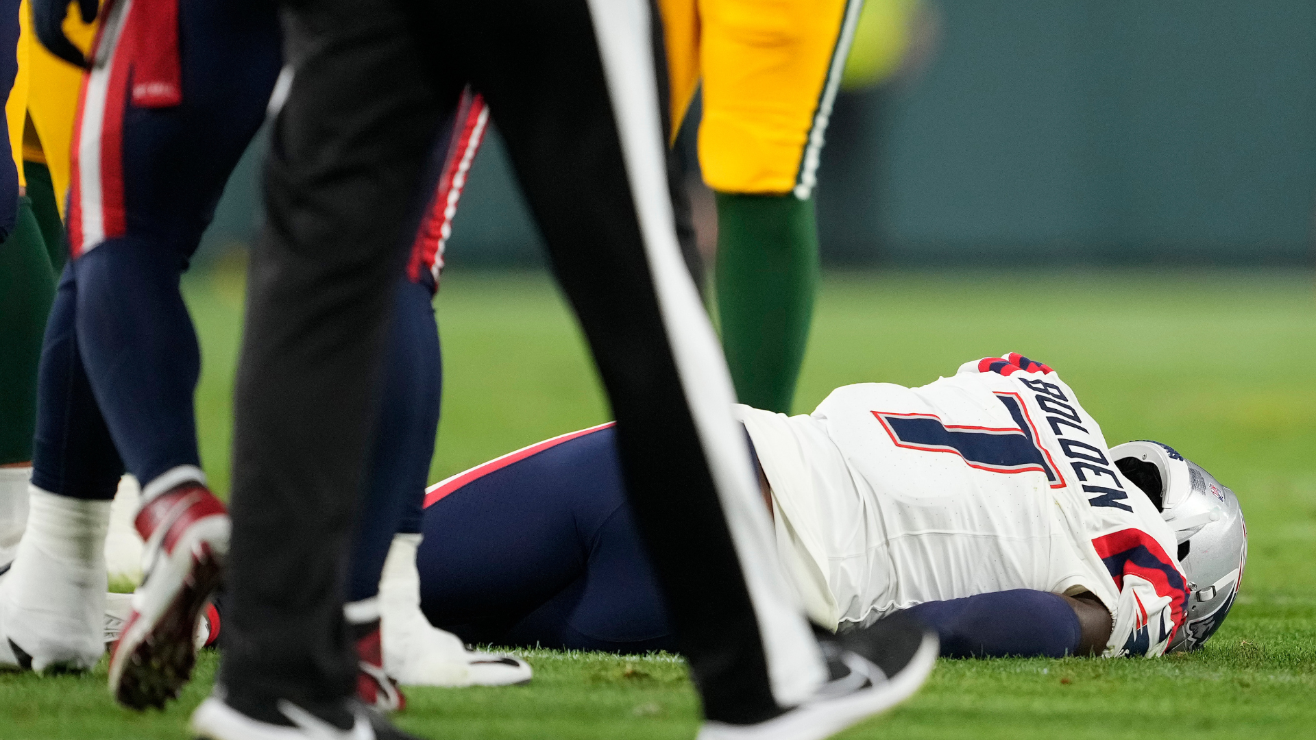 El Green Bay Packers vs New England Patriots, suspendido tras el susto dado  por Isaiah Bolden