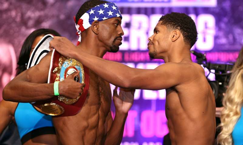 Jamel Herring y Shakur Stevenson casi llegan a los golpes en el cara a cara