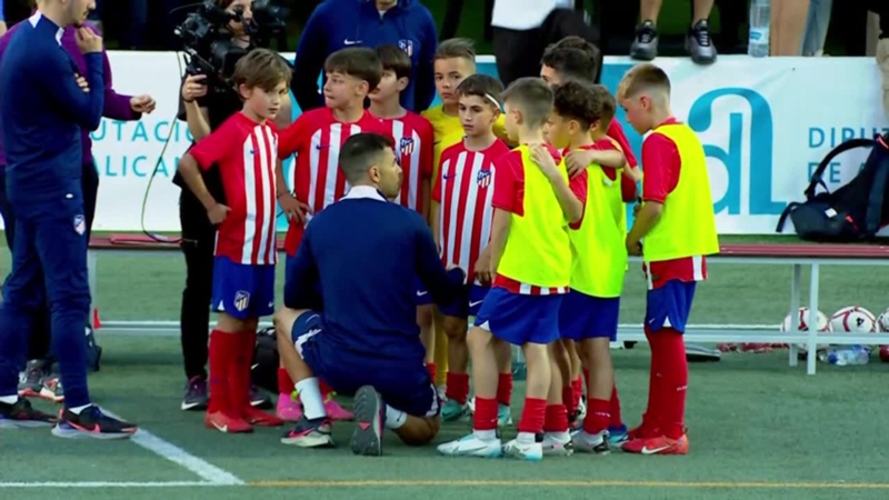 ¡Deportividad y fútbol en estado puro en la Crevillent Cup! El precioso gesto del Atlético de Madrid dejándose marcar un gol ante el Manchester City