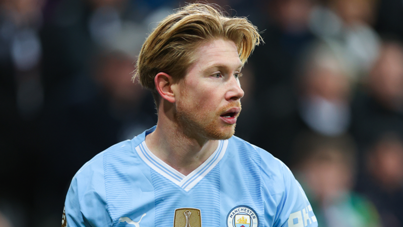 Former Man City star comments on what the club should do with Kevin De Bruyne